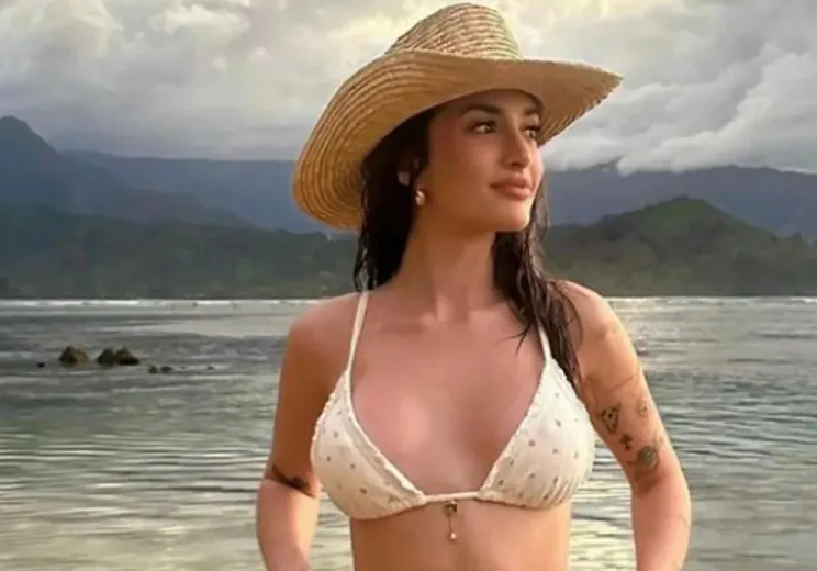 Sami sheen shared bikini photos taken in hawaii this week.