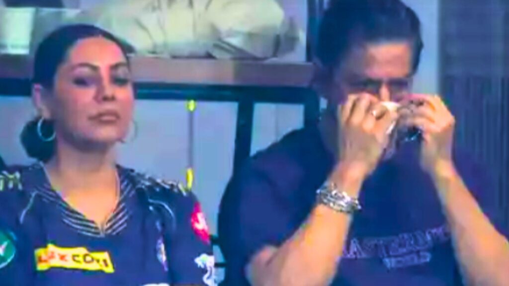 Shah rukh khan and gauri khan were spotted together at the ipl finals after shah rukh's hospital stay